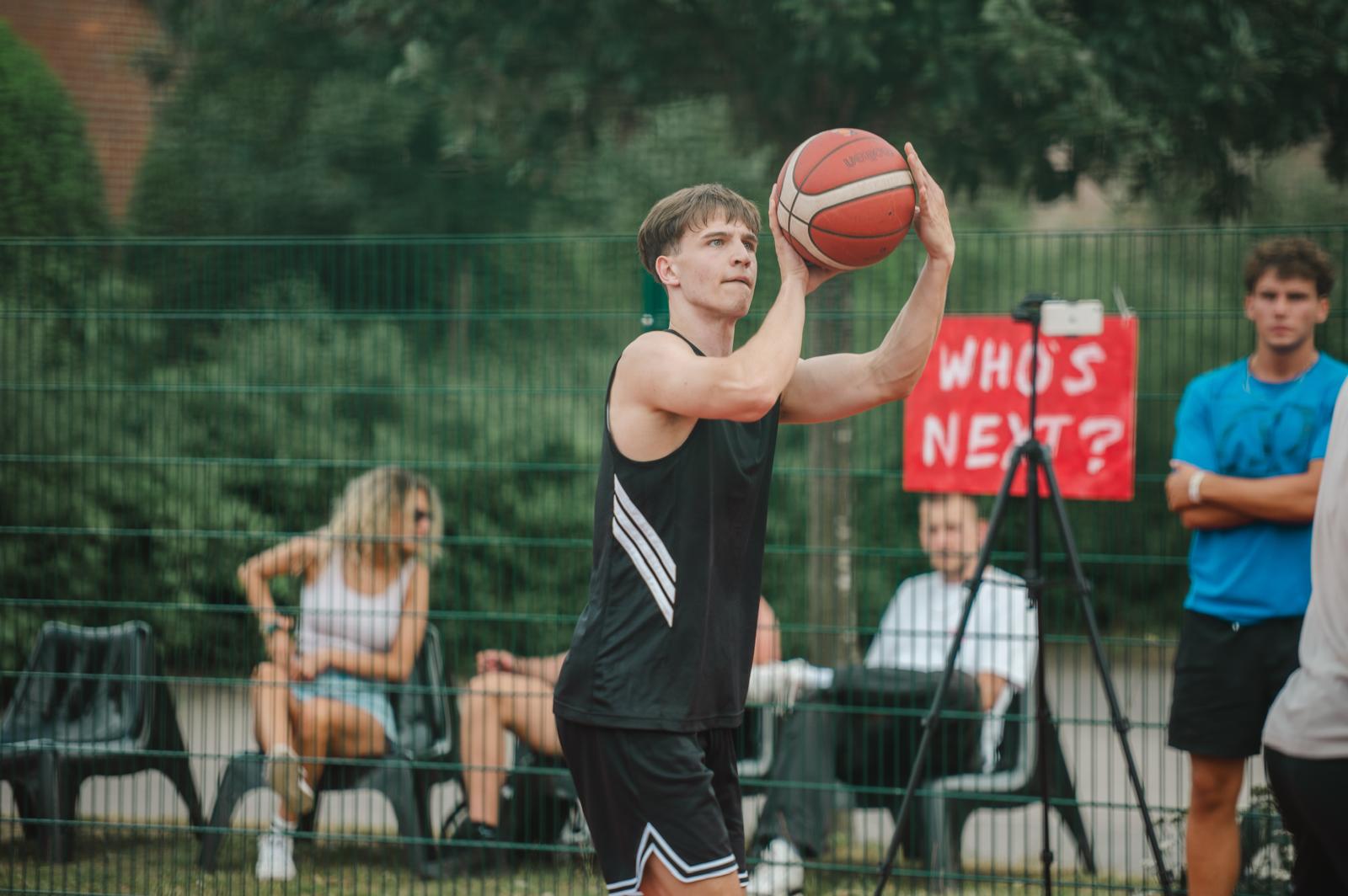 image of music fans at concert